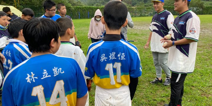 一日基隆家扶棒球隊體驗 林祖傑、戴培峰首次挑戰戰鼓